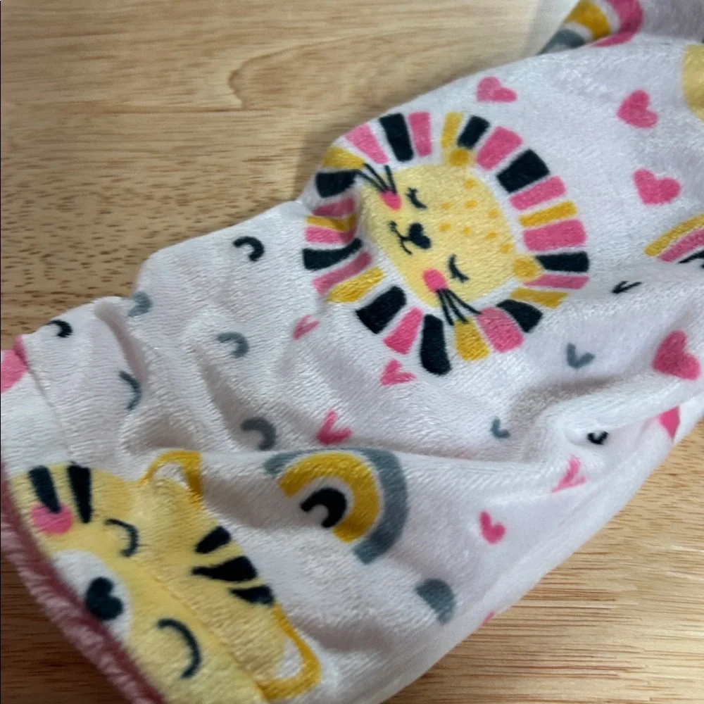 Zack & Zoey Colorful Animal Print Plush Pink and white Robe, 0-9 months NWT